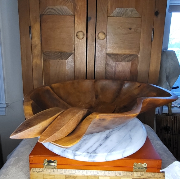 Elegant Wooden Bowl Set - Picture 4 of 17